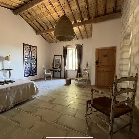 Une Maison Dans Un Mas Holiday home *