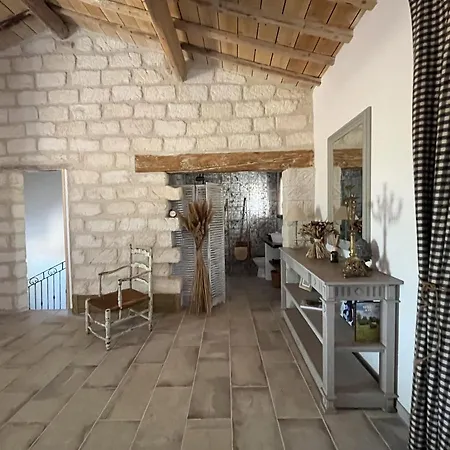 Une Maison Dans Un Mas Holiday home Vauvert