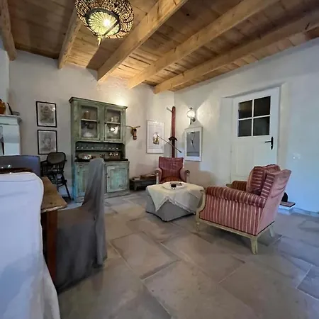 Une Maison Dans Un Mas